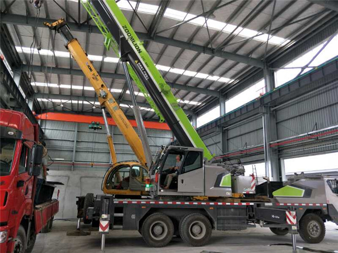 新兴县高空车出租需要注意哪些安全事项？