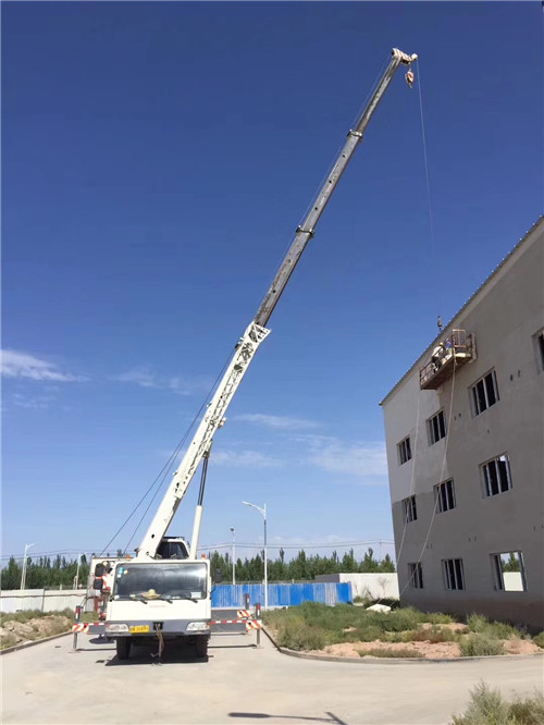 新兴县“轻装强干”—— 吊车的 “轻量化臂架” 技术